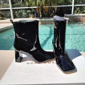 Good American square toe heeled ankle booties